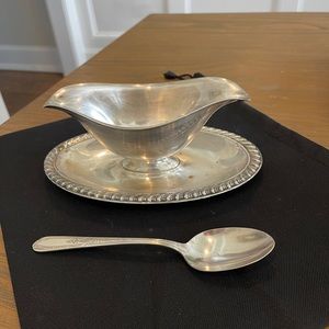 Set of 2 VTG WM. Rogers Mfg. Co. Silver Plated Gravy Boat and spoon